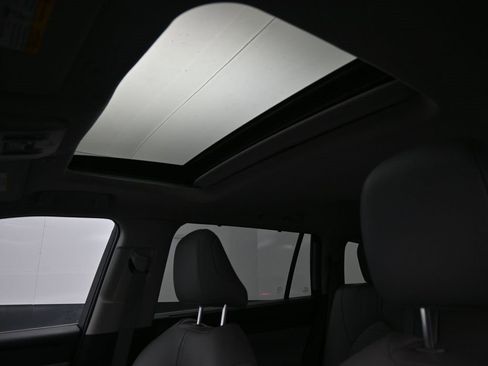 Used 2023 Toyota Highlander XLE image 24