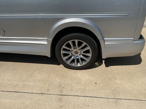 Used 2019 GMC Savana 2500 Extended image 6