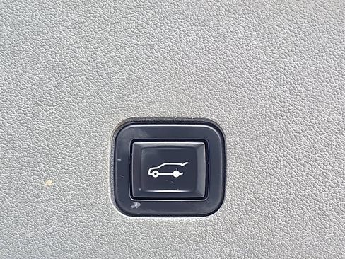 Used 2020 Cadillac XT6 Premium Luxury w/ LPO, Floor Liner Package AWD/4WD image 14