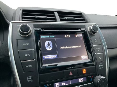 Used 2017 Toyota Camry XLE image 12