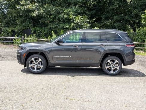 New 2026 Jeep Grand Cherokee Limited w/ Luxury Tech Group II AWD/4WD image 6