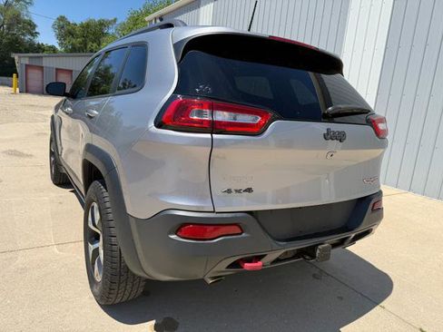 Used 2017 Jeep Cherokee Trailhawk w/ Comfort/Convenience Group AWD/4WD image 6