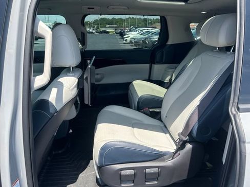Used 2025 Kia Carnival SX Prestige FWD image 14