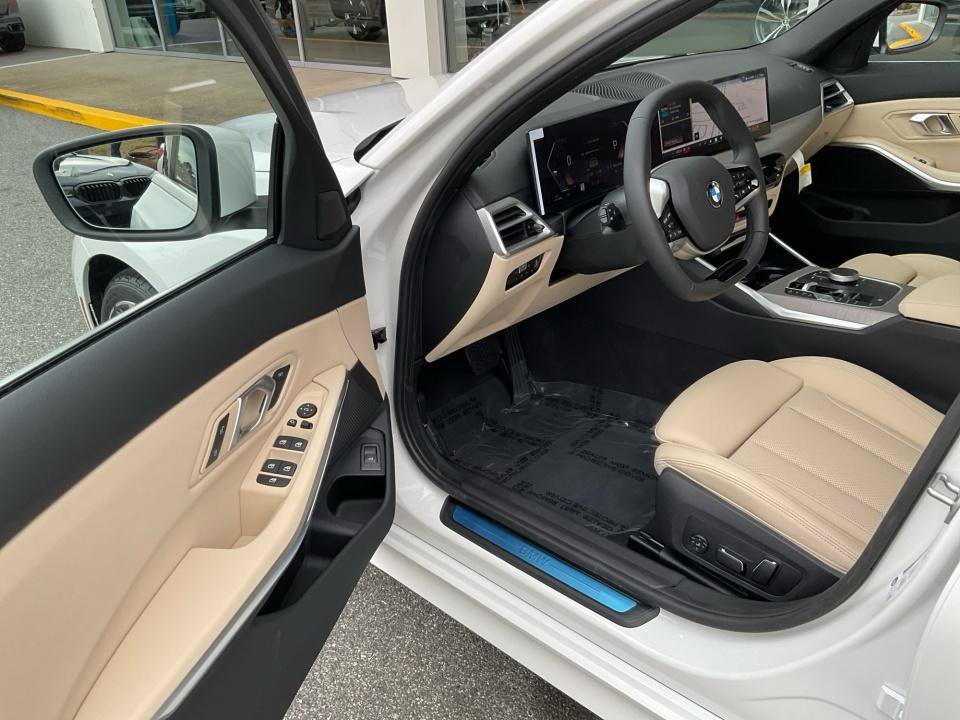 Used 2026 BMW 330i Sedan w/ Convenience Package RWD image 31