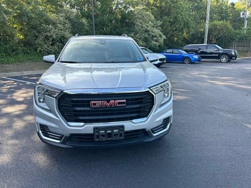 Used 2022 GMC Terrain SLE w/ Driver Convenience Package FWD image 11
