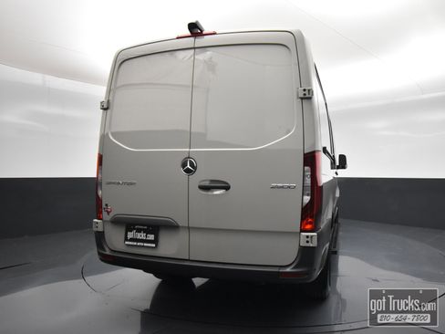 Used 2022 Mercedes-Benz Sprinter 2500 image 6