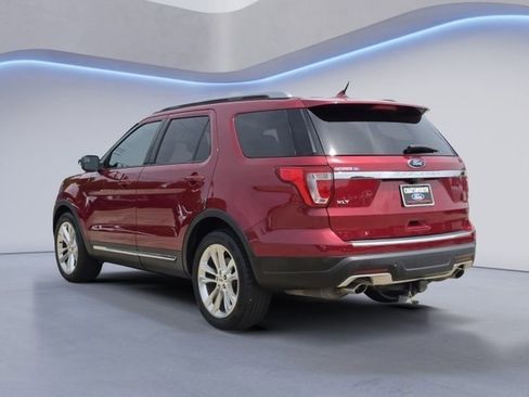 Used 2018 Ford Explorer XLT w/ Equipment Group 201A FWD image 4