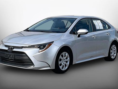Used 2024 Toyota Corolla LE FWD image 4