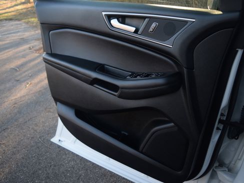 Used 2022 Ford Edge SEL w/ Convenience Package image 18