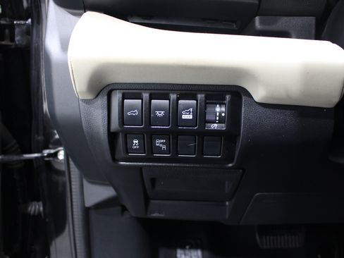 Used 2021 Subaru Ascent Limited w/ Popular Package #2 AWD/4WD image 9