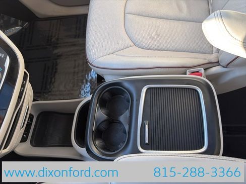 Used 2020 Chrysler Pacifica Limited image 13
