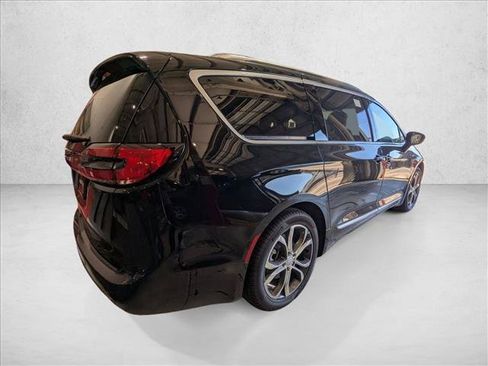 New 2026 Chrysler Pacifica Pinnacle FWD image 5