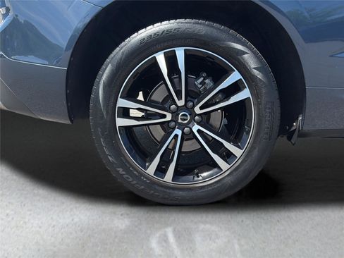 Used 2021 Volvo XC60 T5 Momentum w/ Premium Package AWD/4WD image 31