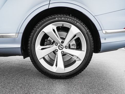 Certified 2023 Bentley Bentayga AWD/4WD image 36