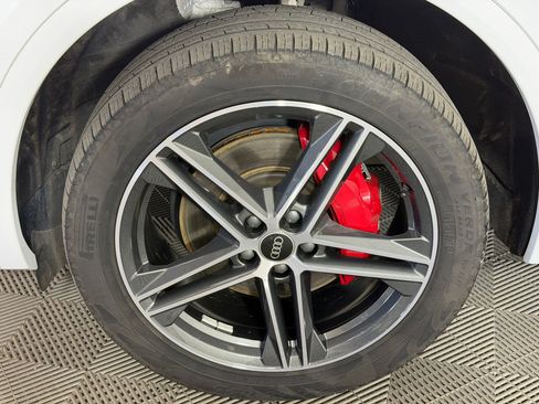 Used 2025 Audi Q5 e Premium Plus w/ Premium Plus Package AWD/4WD image 12