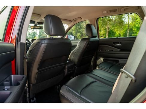 Used 2023 Nissan Pathfinder SL FWD image 13
