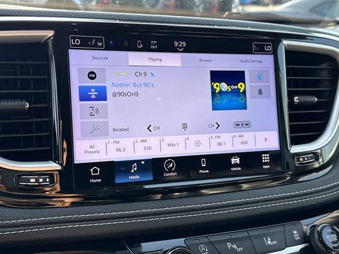 Used 2022 Chrysler Pacifica Touring-L image 33