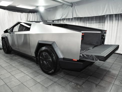 Used 2025 Tesla Cybertruck AWD Crew Cab image 70