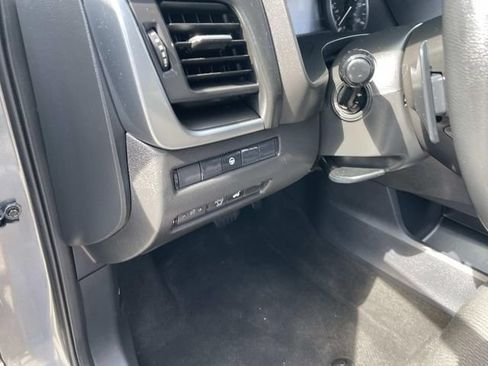 Used 2024 Nissan Rogue SV FWD image 23