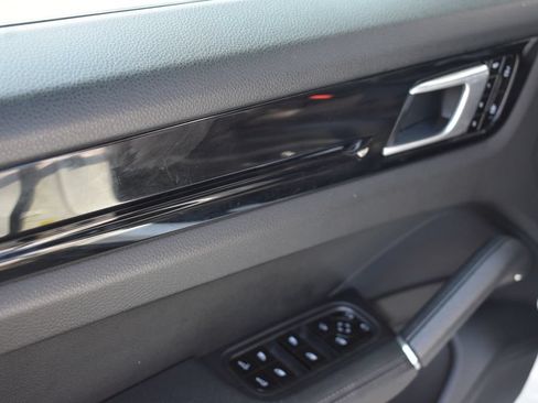 Used 2020 Porsche Cayenne AWD/4WD image 13