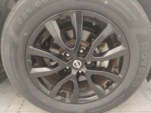Used 2018 Nissan Rogue SV w/ Premium Package FWD image 31
