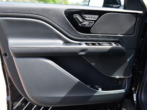 New 2026 Lincoln Aviator AWD image 25