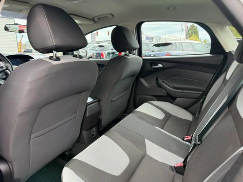 Used 2014 Ford Focus SE w/ SE Sport Package FWD image 18