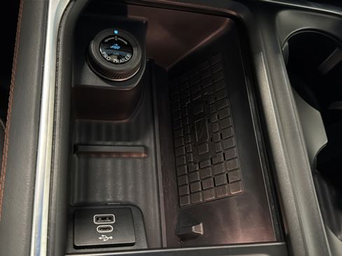 Used 2025 Ford Expedition Active AWD/4WD image 34