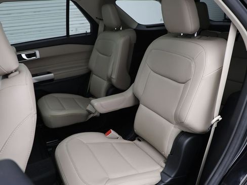 Used 2022 Ford Explorer XLT w/ Equipment Group 202A image 13