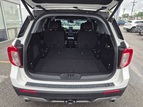 Used 2024 Ford Explorer Limited w/ Limited Technology Package AWD/4WD image 9