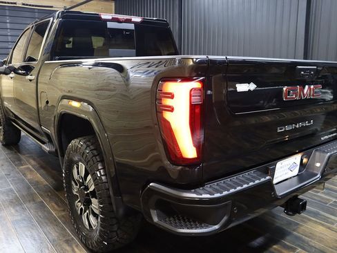Used 2024 GMC Sierra 2500 Denali w/ Denali Reserve Package image 3