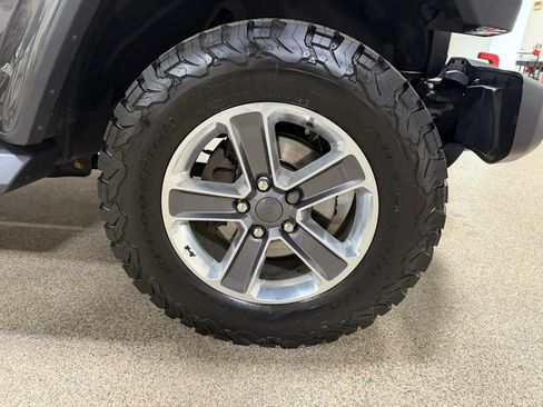 Used 2020 Jeep Wrangler Unlimited Sahara w/ Uconnect 4C Nav & Sound Group AWD/4WD image 65