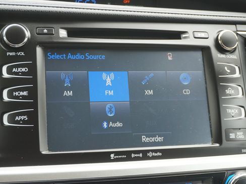 Used 2017 Toyota Highlander XLE AWD/4WD image 24