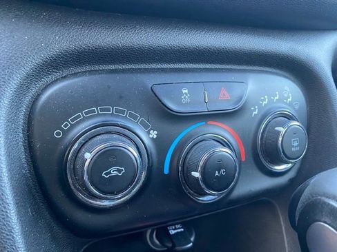 Used 2015 Dodge Dart SXT image 22