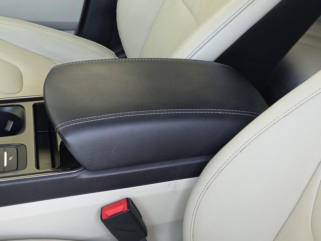 Used 2020 Ford Edge Titanium FWD image 8