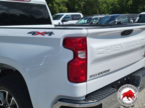 Used 2023 Chevrolet Silverado 1500 LT AWD/4WD image 12