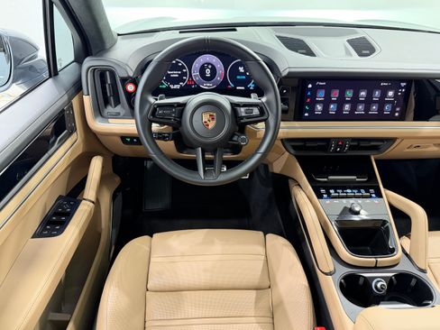 Certified 2025 Porsche Cayenne GTS AWD/4WD image 27