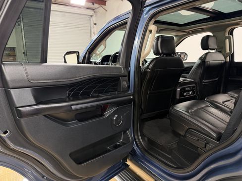 Used 2018 Ford Expedition Platinum AWD/4WD image 14