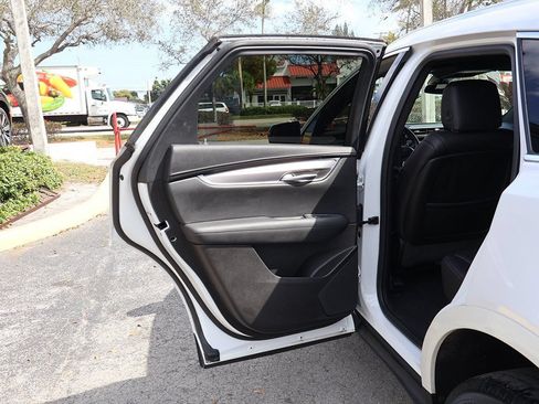Used 2022 Cadillac XT5 Luxury FWD image 24