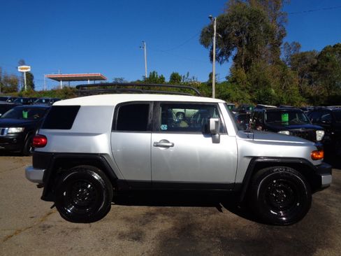 Used 2007 Toyota FJ Cruiser 2WD image 4