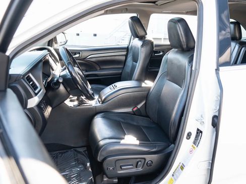 Used 2017 Toyota Highlander Limited image 25