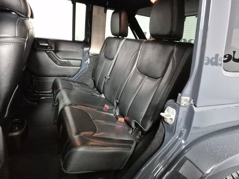 Used 2017 Jeep Wrangler Unlimited Sahara AWD/4WD image 21