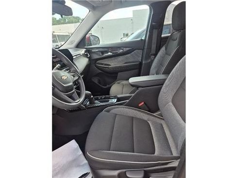 Used 2025 Chevrolet TrailBlazer LT AWD/4WD image 47