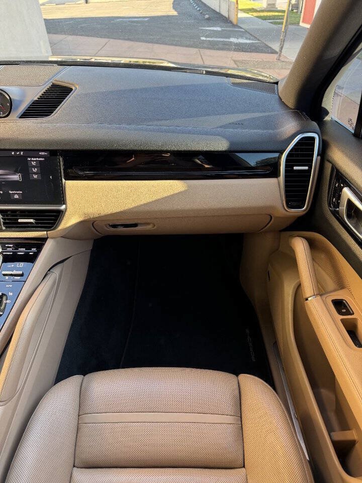 Used 2019 Porsche Cayenne S AWD/4WD image 13