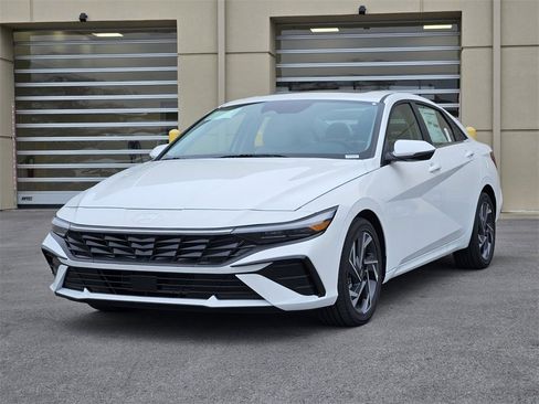New 2025 Hyundai Elantra Limited image 3