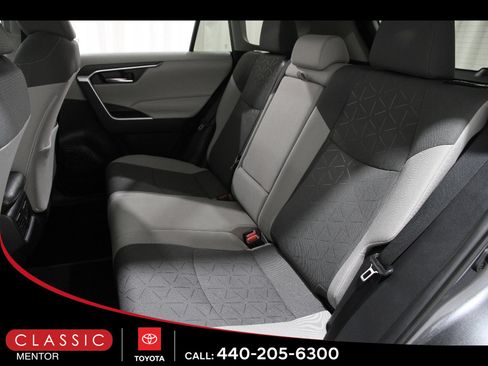 Used 2021 Toyota RAV4 XLE w/ Convenience Package AWD/4WD image 18