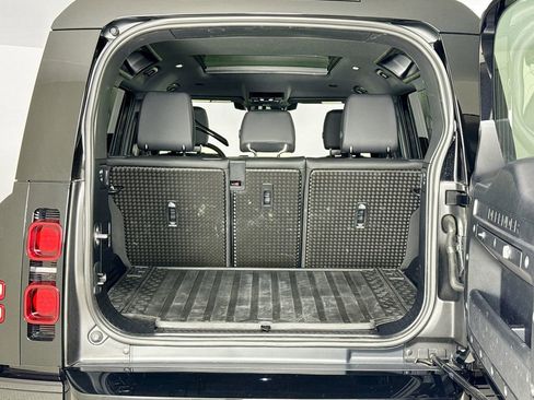 Used 2025 Land Rover Defender 110 X-Dynamic SE image 25