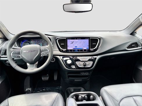 Used 2025 Chrysler Pacifica Select FWD image 22