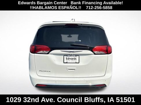 Used 2020 Chrysler Pacifica Touring-L FWD image 6