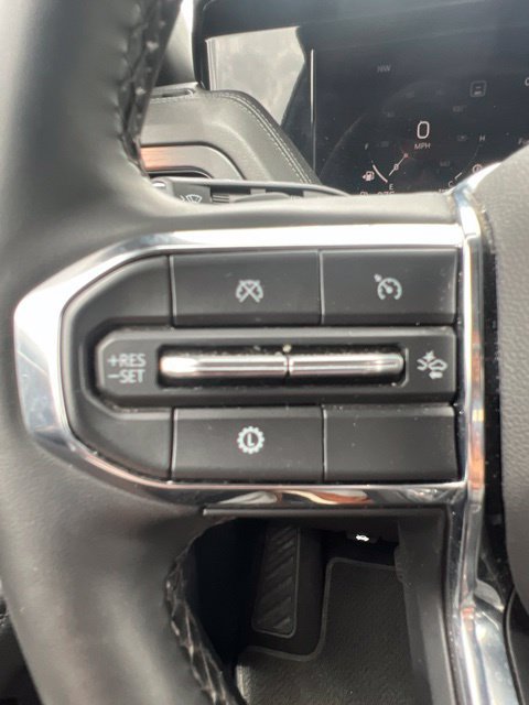 Used 2025 GMC Yukon XL Denali AWD/4WD image 11